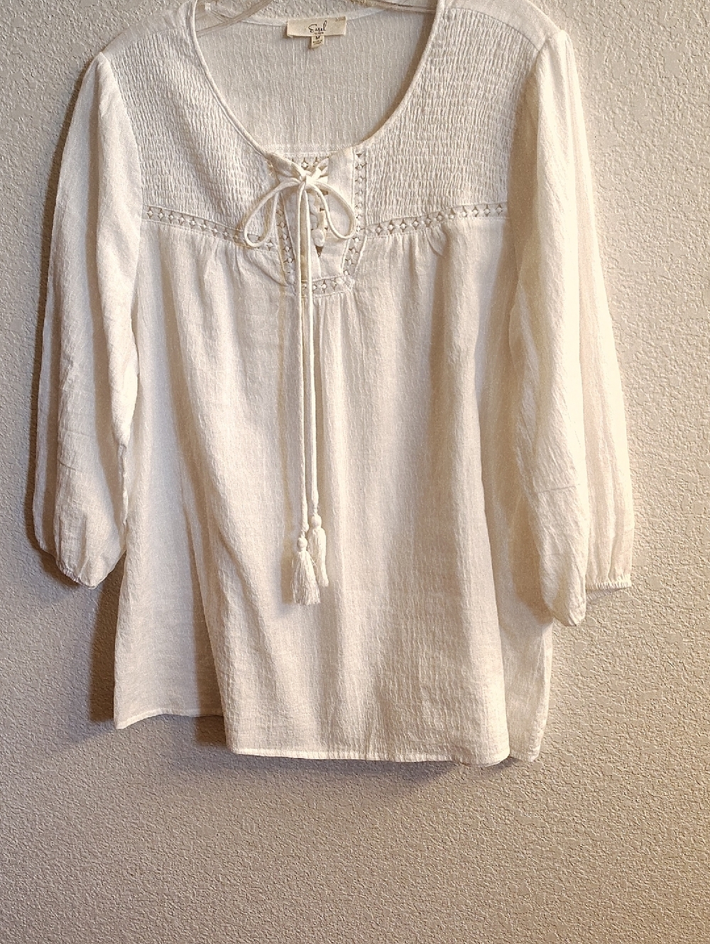 easel Women's Size M White Lace-Up Tasels Gauze 3/4 Bell Sleeves Tunic Top